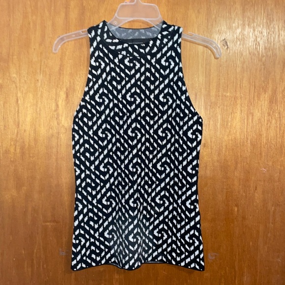 •WHITE HOUSE BLACK MARKET•NWOT BLACK & WHITE SLEEVELESS HALTER SWEATER BLOUSE XS - Picture 6 of 14
